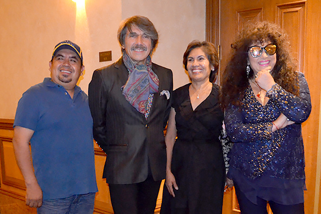 Sofía Ocampo y su hermana Bartolo junto a Amanda y Diego, el sábado 23 de julio de 2016, en la presentación de la pareja en el Casino Texas Station. Foto El Tiempo
