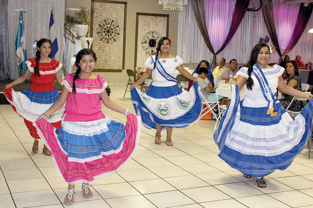 El bailable del Sombrero Azul, fue actuado por las jóvenes miss de los distintos países, durante la fiesta del 195 aniversario de la Independencia de Centroamérica, el domingo 25 de septiembre. ...