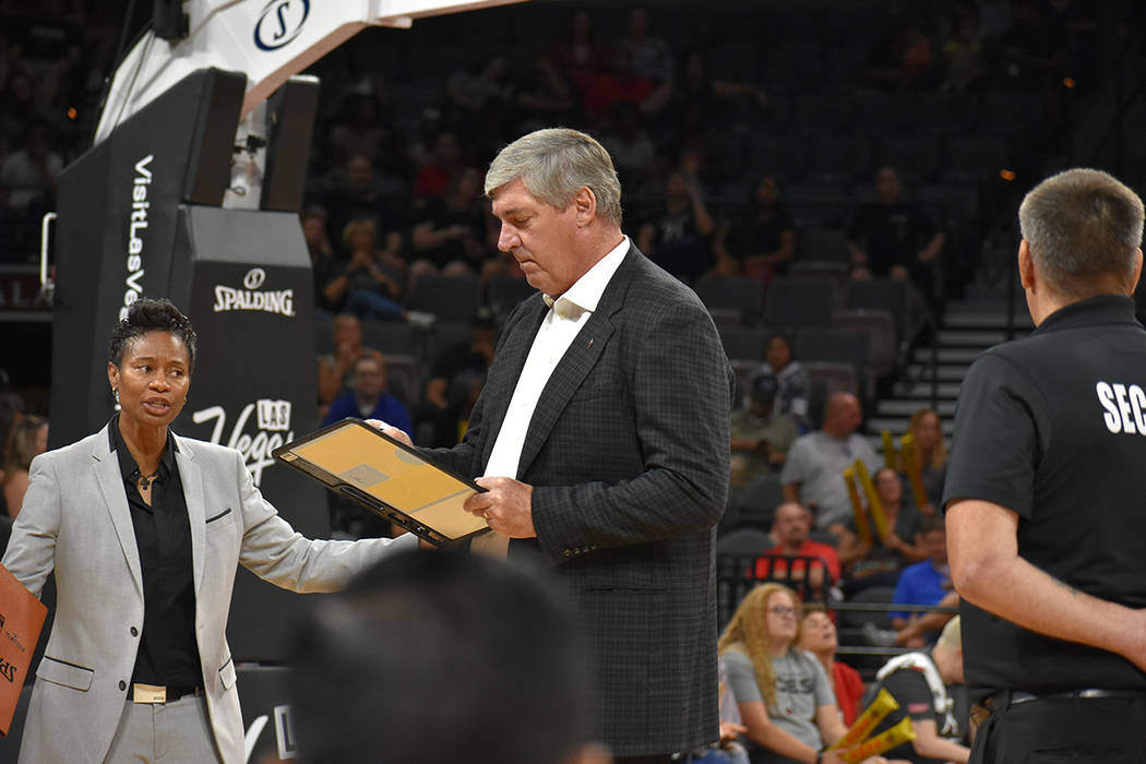 El entrenador Bill Laimbeer durante un partido de la WNBA entre Las Vegas Aces vs Indiana Fever. Sábado 11 de agosto del 2018 en el Centro de Eventos del Mandalay Bay. Foto Anthony Avellaneda / E ...