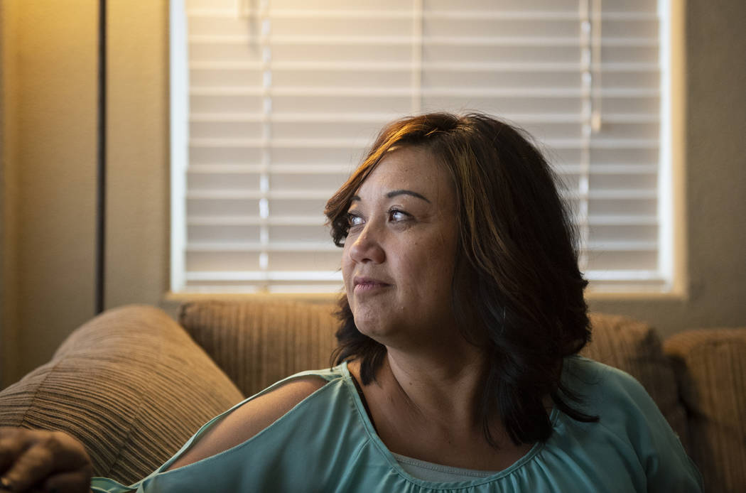 Melissa Tolentino de Las Vegas, ahora en sus 50 años, fue diagnosticada con cáncer de mama en sus primeros 40 años. (Caroline Brehman / Las Vegas Review-Journal) @carolinebrehman