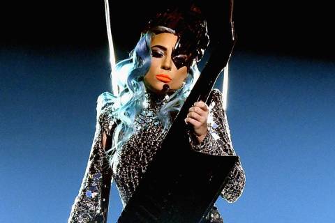 Lady Gaga se presenta durante su residencia "Enigma" en Park Theatre en Park MGM el 28 de dicie ...