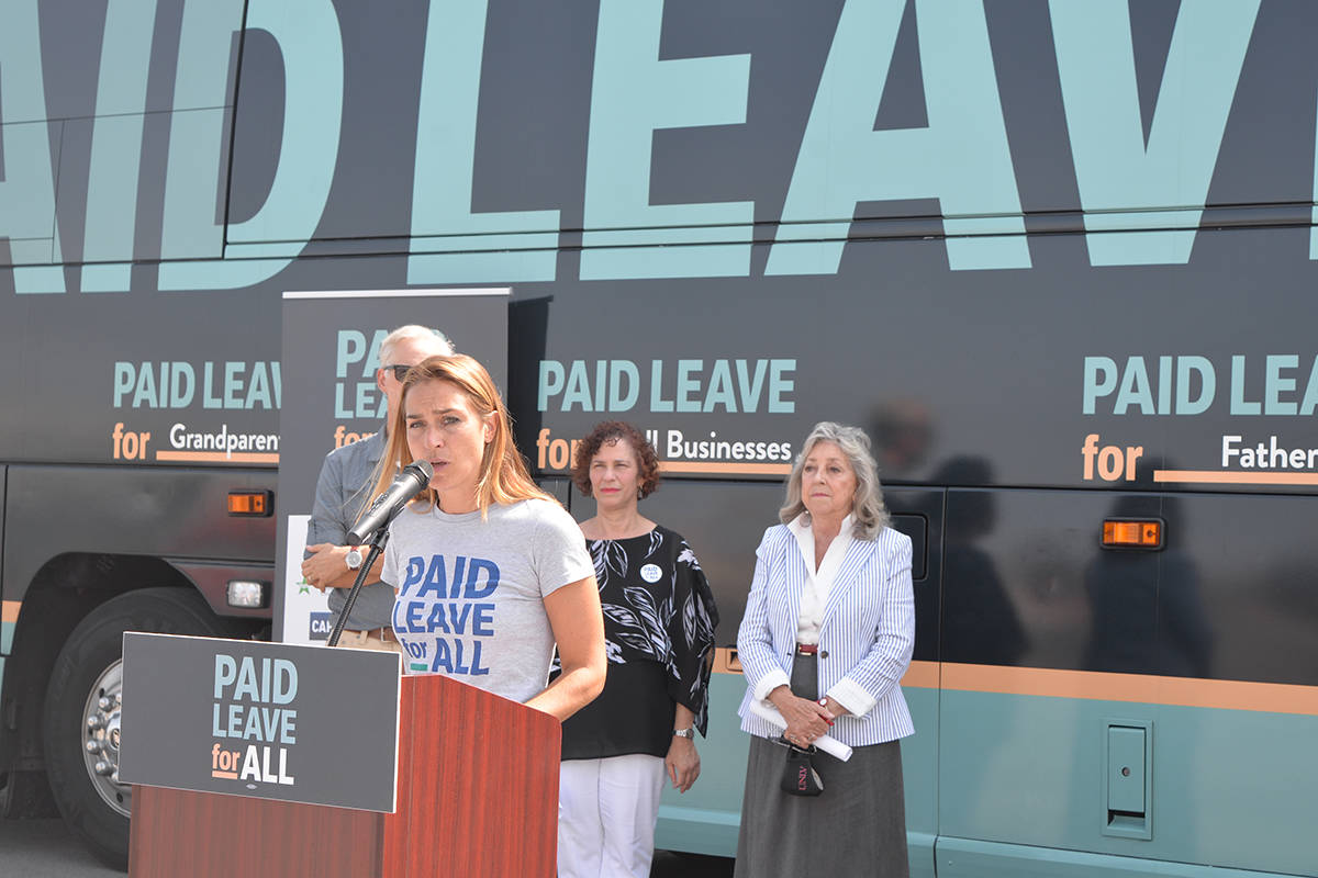 Dawn Huckelbridge, directora de la inciativa “Paid Leave for All”, durante la parada que el ...