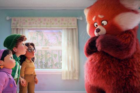 En el nuevo largometraje original de Disney y Pixar "Turning Red", todo va muy bien para Mei, d ...