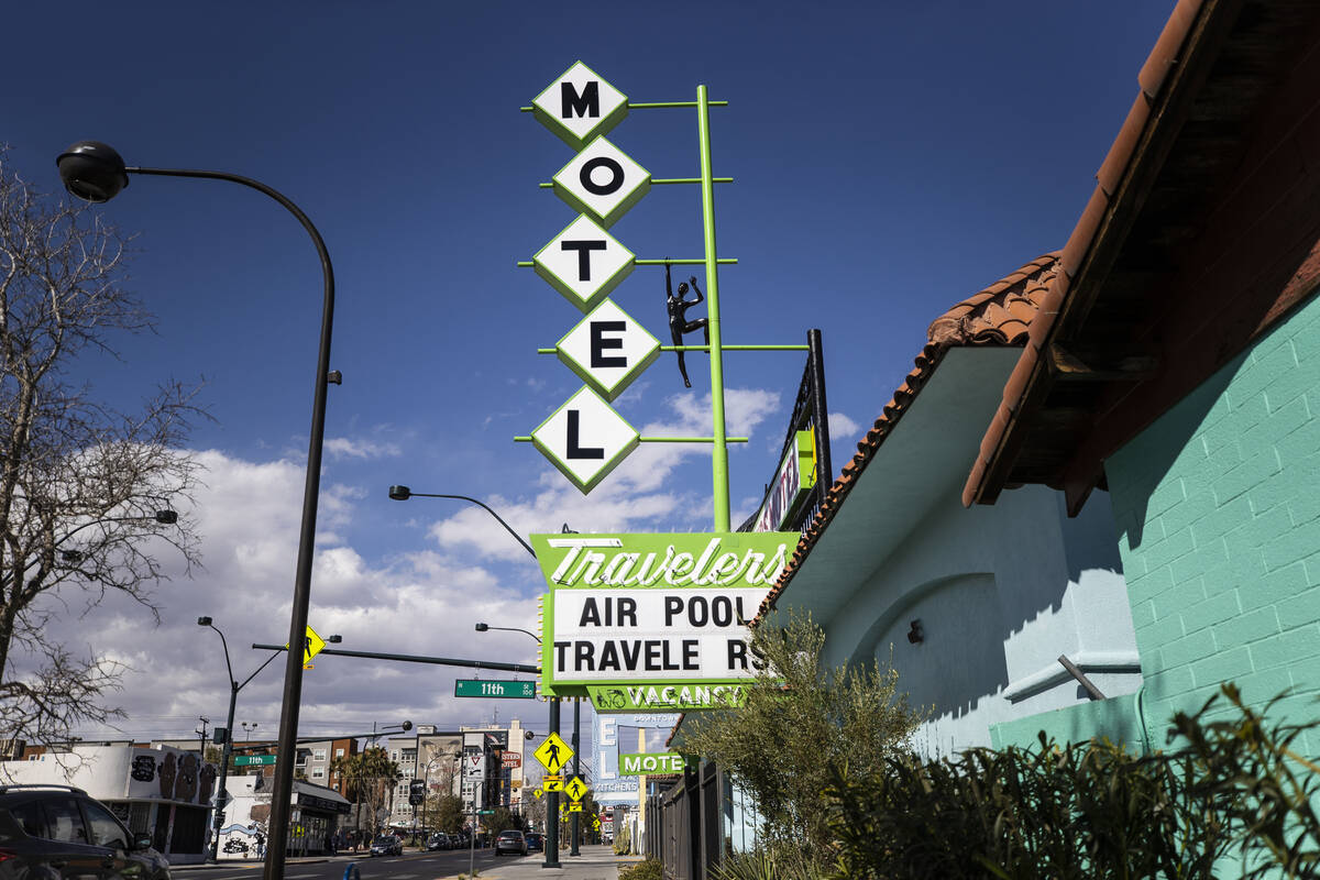 El antiguo Travelers Motel en 1100 East Fremont St. en el downtown de Las Vegas, propiedad de T ...