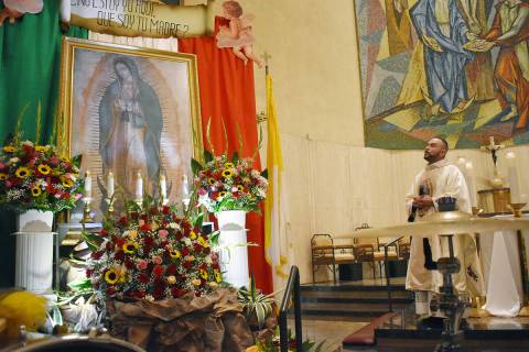 La misa en honor de la Virgen de Guadalupe fue oficiada por el padre Miguel Corral. El sábado ...