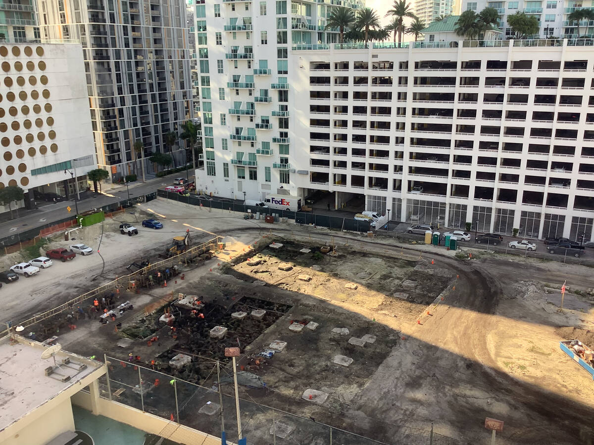 El sitio del proyecto de Baccarat Residences Miami, una torre de condominios de 75 pisos planea ...