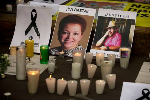 Archivo.- Velas encendidas frente a fotografías de los periodistas asesinados Miroslava Breach ...