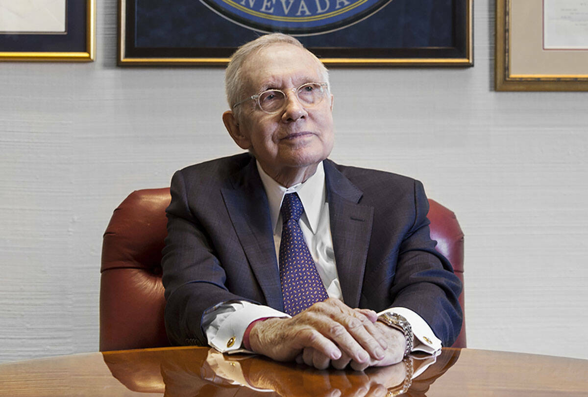 El ex-senador Harry Reid, demócrata de Nevada, en su oficina en Bellagio el viernes 8 de febre ...