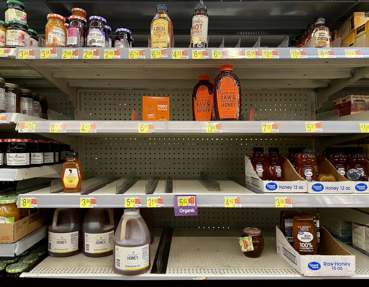Algunos productos de miel se están agotando en las estanterías del Walmart de West Lake Mead ...