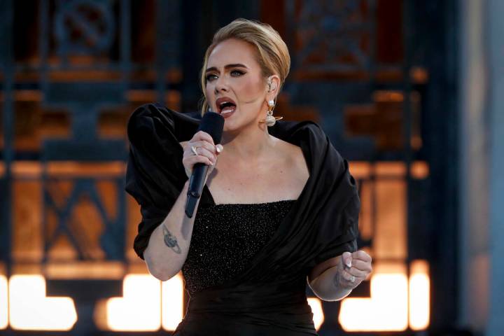 Adele canceló su residencia de 24 shows "Weekends With Adele" en Caesars Palace. No se han pro ...